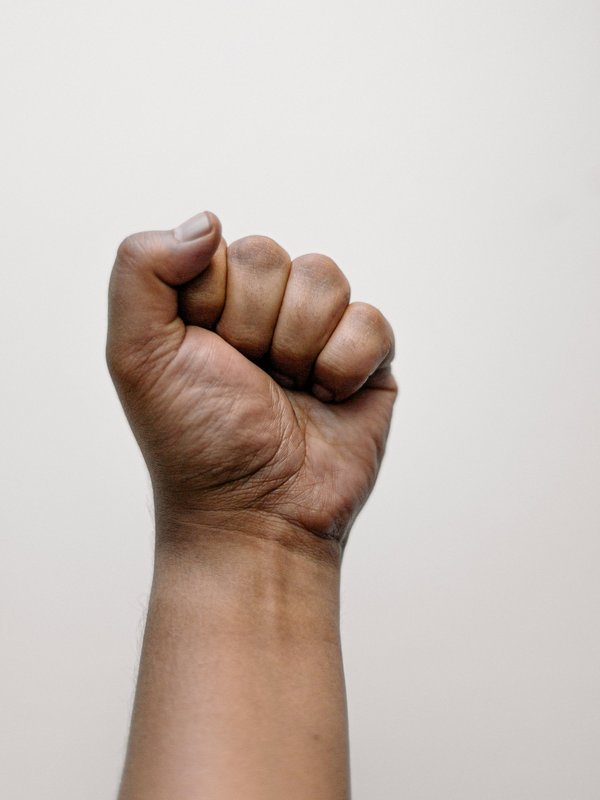 Quels sont les bienfaits de la thérapie par le mouvement pour la gestion de la douleur chronique ?