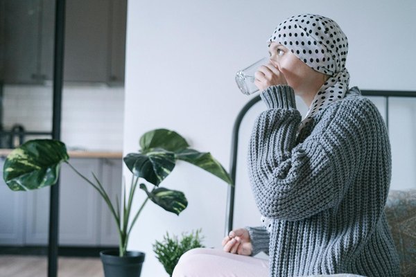 Comment les professionnels de la santé peuvent-ils mieux utiliser la télémédecine pour le suivi des patients atteints de maladies rares?